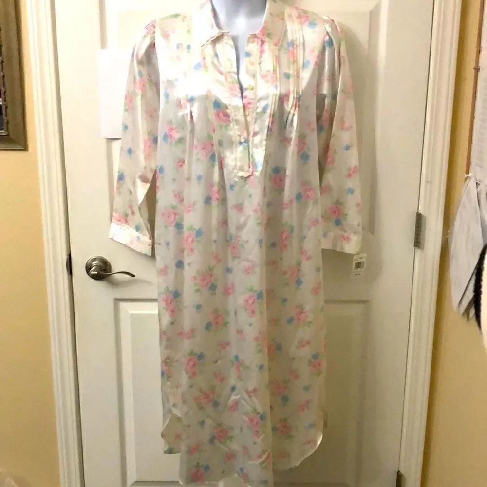 Miss Elaine floral nightgown size M NWT